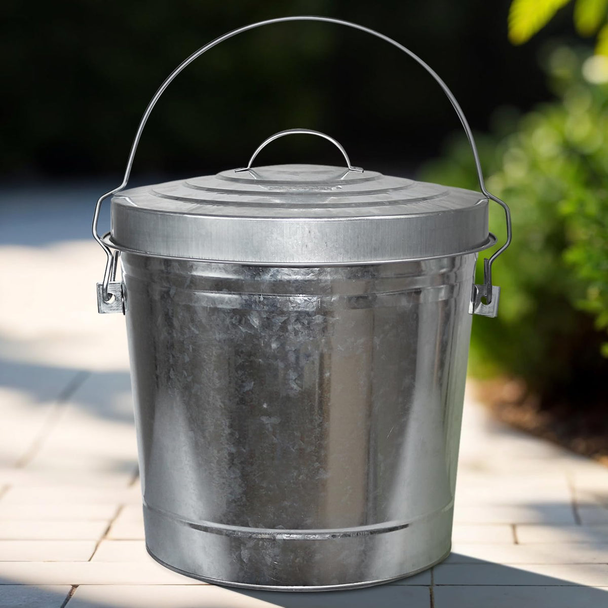 20 Gallon and 6 Gallon Metal Trash Can Set with Lids Y805993