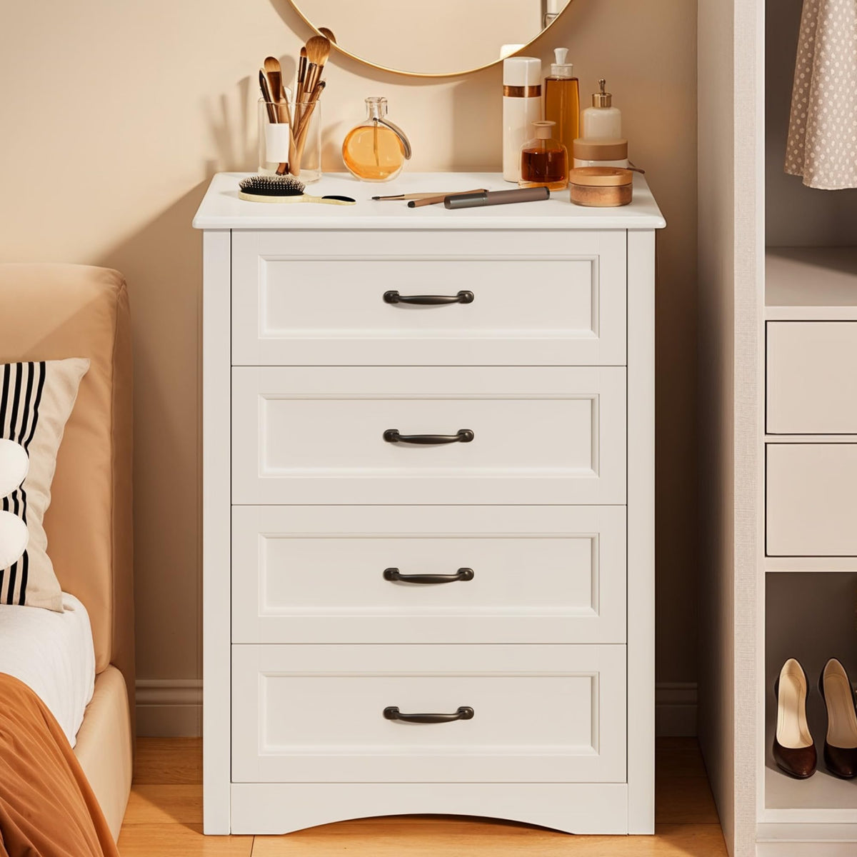 White 4 Drawer Wood Dresser Y63926